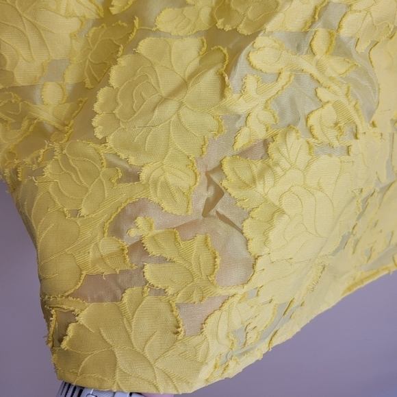 Who What Wear | Yellow Floral Ruffle Sleeve Top Size Medium - Picture 4 of 7